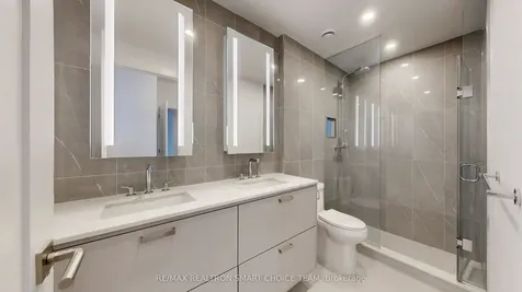 10 Inn On The Park Drive Toronto ON M3C 0P9