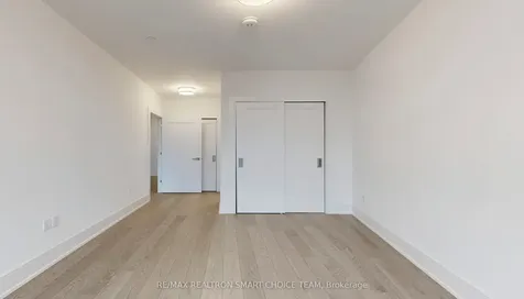 10 Inn On The Park Drive Toronto ON M3C 0P9