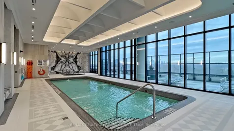 10 Inn On The Park Drive Toronto ON M3C 0P9