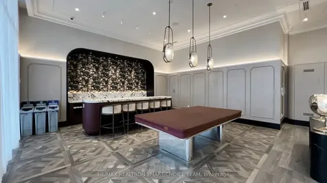 10 Inn On The Park Drive Toronto ON M3C 0P9