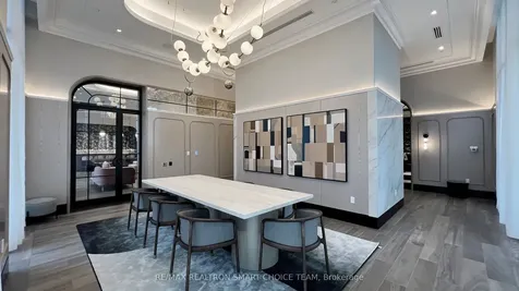 10 Inn On The Park Drive Toronto ON M3C 0P9