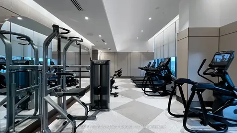 10 Inn On The Park Drive Toronto ON M3C 0P9