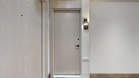 10 Inn On The Park Drive Toronto ON M3C 0P9