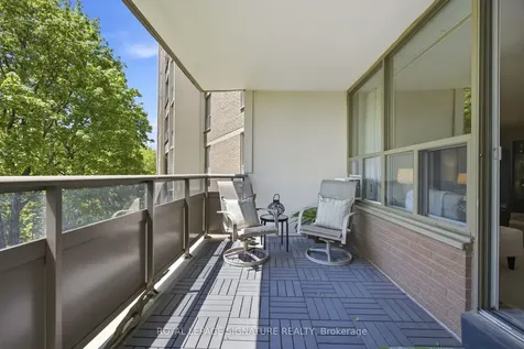 15 Vicora Linkway N/a Toronto ON M3C 1A8