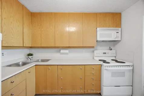 15 Vicora Linkway N/a Toronto ON M3C 1A8