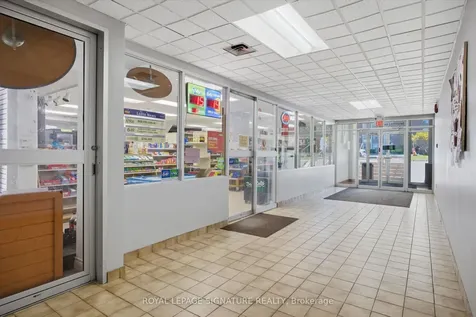 15 Vicora Linkway N/a Toronto ON M3C 1A8
