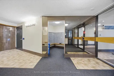 15 Vicora Linkway N/a Toronto ON M3C 1A8