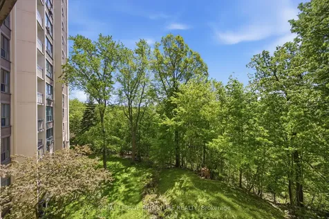 15 Vicora Linkway N/a Toronto ON M3C 1A8