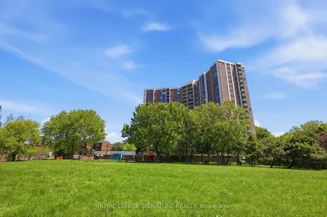 15 Vicora Linkway N/a Toronto ON M3C 1A8