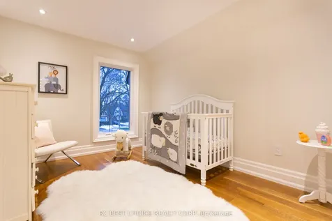 184 Mcrae Drive Toronto ON M4G 1T1