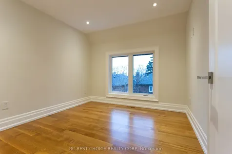 184 Mcrae Drive Toronto ON M4G 1T1