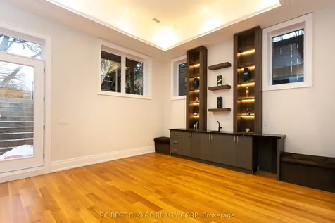 184 Mcrae Drive Toronto ON M4G 1T1