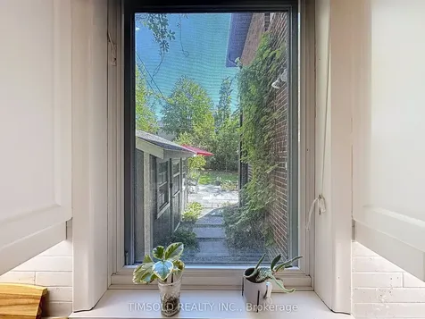 29 Tarlton Road Toronto ON M5P 2M6