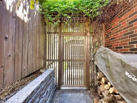 29 Tarlton Road Toronto ON M5P 2M6