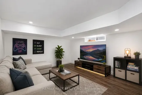 79 Elmsthorpe Avenue Toronto ON M5P 2L8