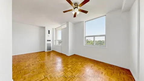 20 Edgecliff Golfway Toronto ON M3C 3A4