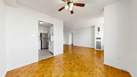 20 Edgecliff Golfway Toronto ON M3C 3A4