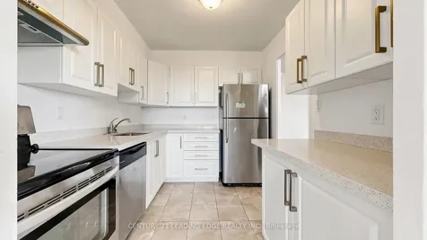 20 Edgecliff Golfway Toronto ON M3C 3A4
