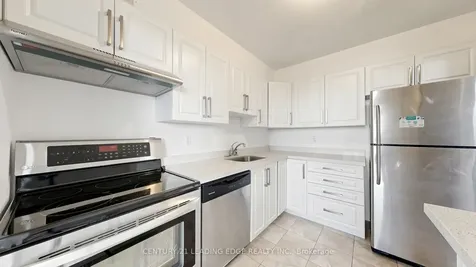 20 Edgecliff Golfway Toronto ON M3C 3A4