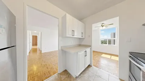 20 Edgecliff Golfway Toronto ON M3C 3A4