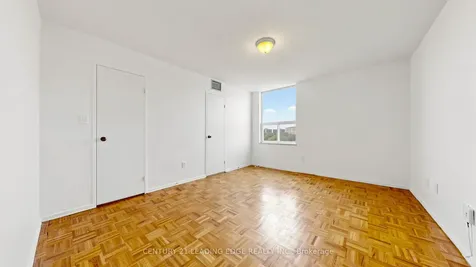20 Edgecliff Golfway Toronto ON M3C 3A4