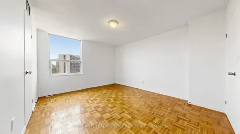 20 Edgecliff Golfway Toronto ON M3C 3A4