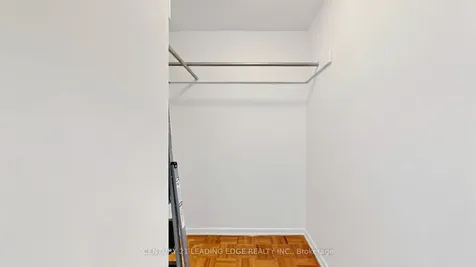 20 Edgecliff Golfway Toronto ON M3C 3A4