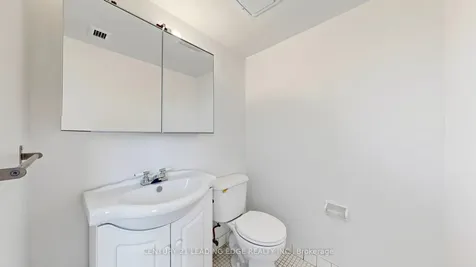 20 Edgecliff Golfway Toronto ON M3C 3A4