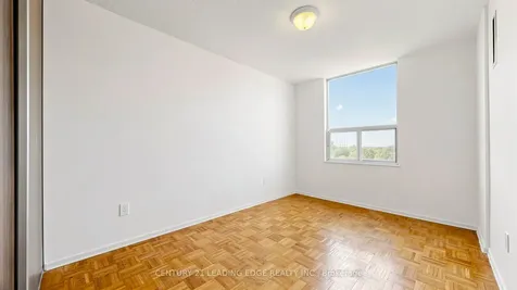 20 Edgecliff Golfway Toronto ON M3C 3A4