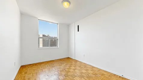 20 Edgecliff Golfway Toronto ON M3C 3A4