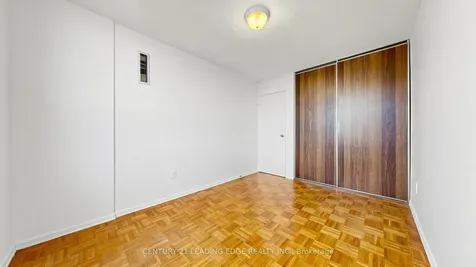 20 Edgecliff Golfway Toronto ON M3C 3A4