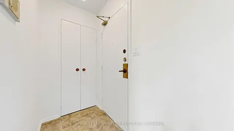 20 Edgecliff Golfway Toronto ON M3C 3A4