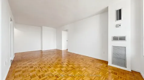 20 Edgecliff Golfway Toronto ON M3C 3A4