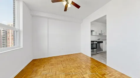 20 Edgecliff Golfway Toronto ON M3C 3A4