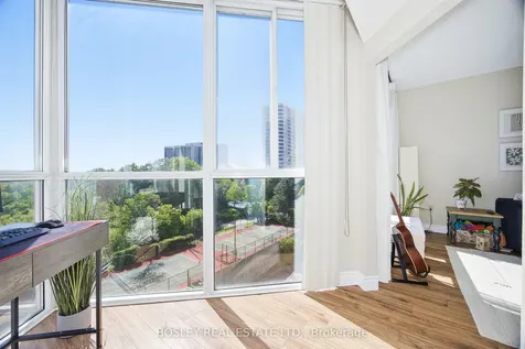 5 Concorde Place Toronto ON M3C 3M8