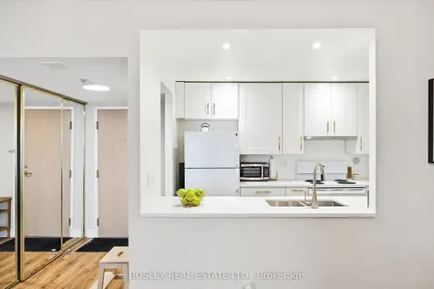 5 Concorde Place Toronto ON M3C 3M8
