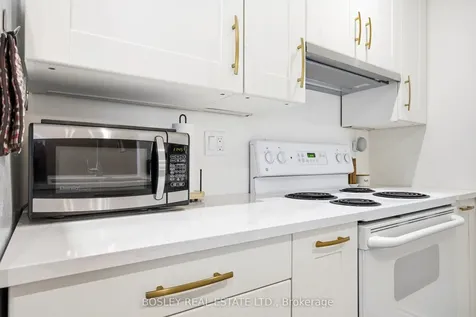 5 Concorde Place Toronto ON M3C 3M8