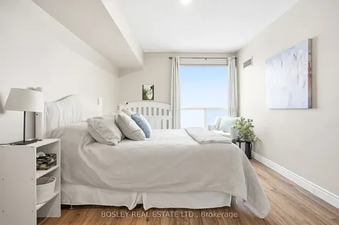 5 Concorde Place Toronto ON M3C 3M8