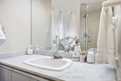 5 Concorde Place Toronto ON M3C 3M8