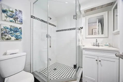 5 Concorde Place Toronto ON M3C 3M8