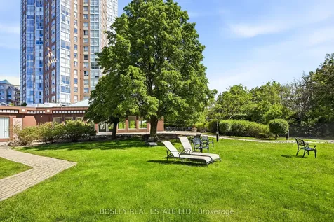 5 Concorde Place Toronto ON M3C 3M8