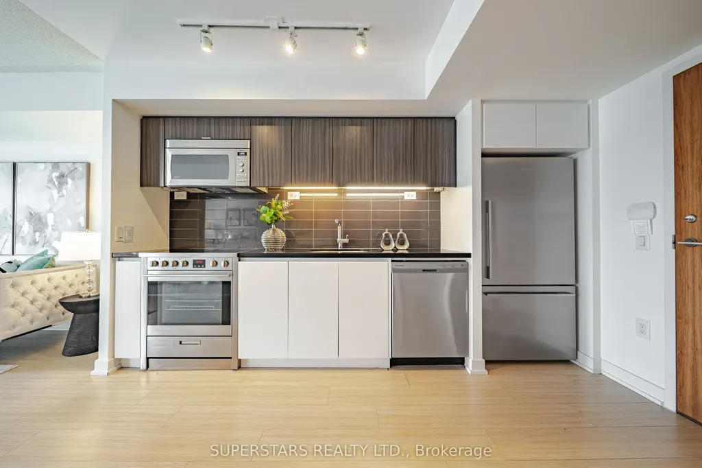 75 Queens Wharf Road Toronto ON M5V 0J8