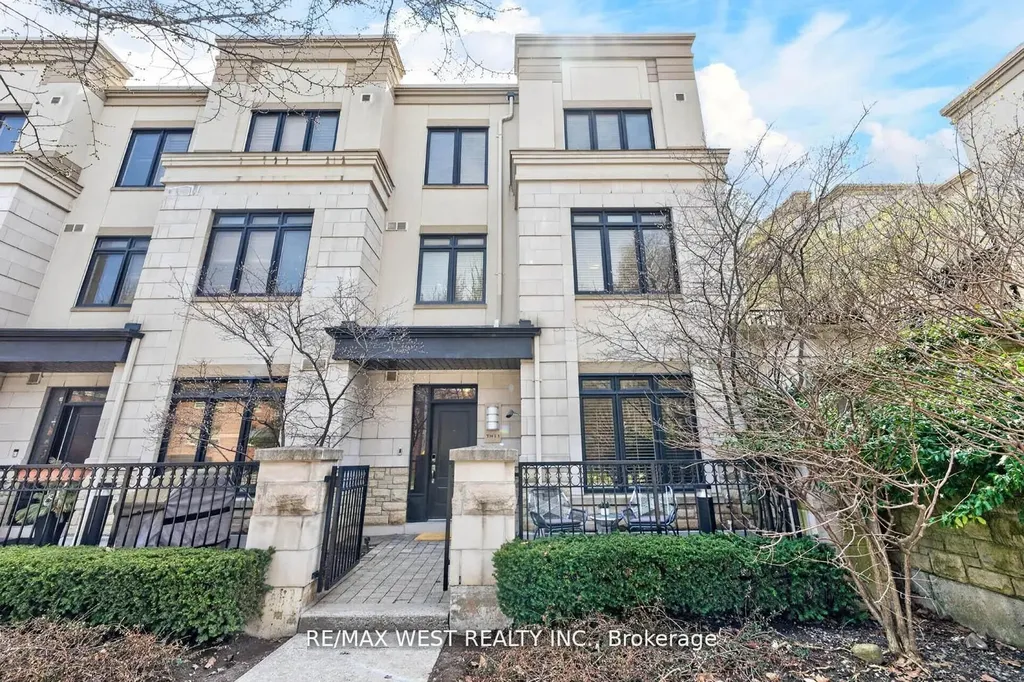 7 Oakburn Crescent Toronto ON M2N 2T5