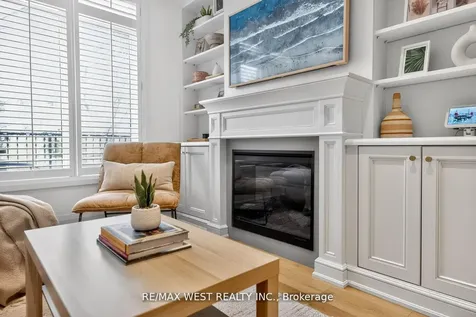 7 Oakburn Crescent Toronto ON M2N 2T5