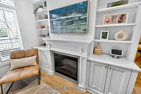 7 Oakburn Crescent Toronto ON M2N 2T5