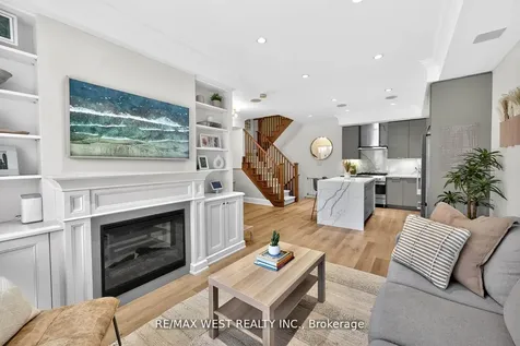 7 Oakburn Crescent Toronto ON M2N 2T5