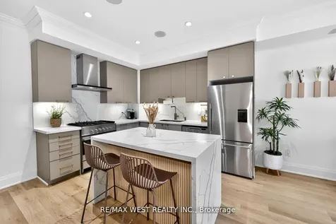 7 Oakburn Crescent Toronto ON M2N 2T5
