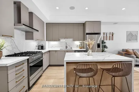 7 Oakburn Crescent Toronto ON M2N 2T5