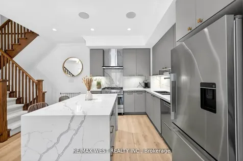 7 Oakburn Crescent Toronto ON M2N 2T5