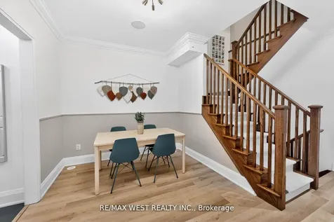 7 Oakburn Crescent Toronto ON M2N 2T5